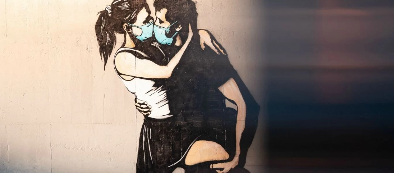 Η λοιμωξιολόγος Τ.Ταμ προτείνει: «Κάντε έρωτα με μάσκα ή καλύτερα κάντε έρωτα… μόνοι σας»